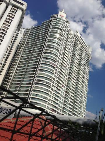 Regalia Suites Infinity Pool Kuala Lumpur Exterior foto